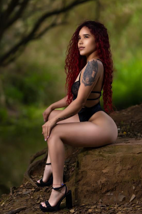 Ibiza Tops - Escorts - SARA